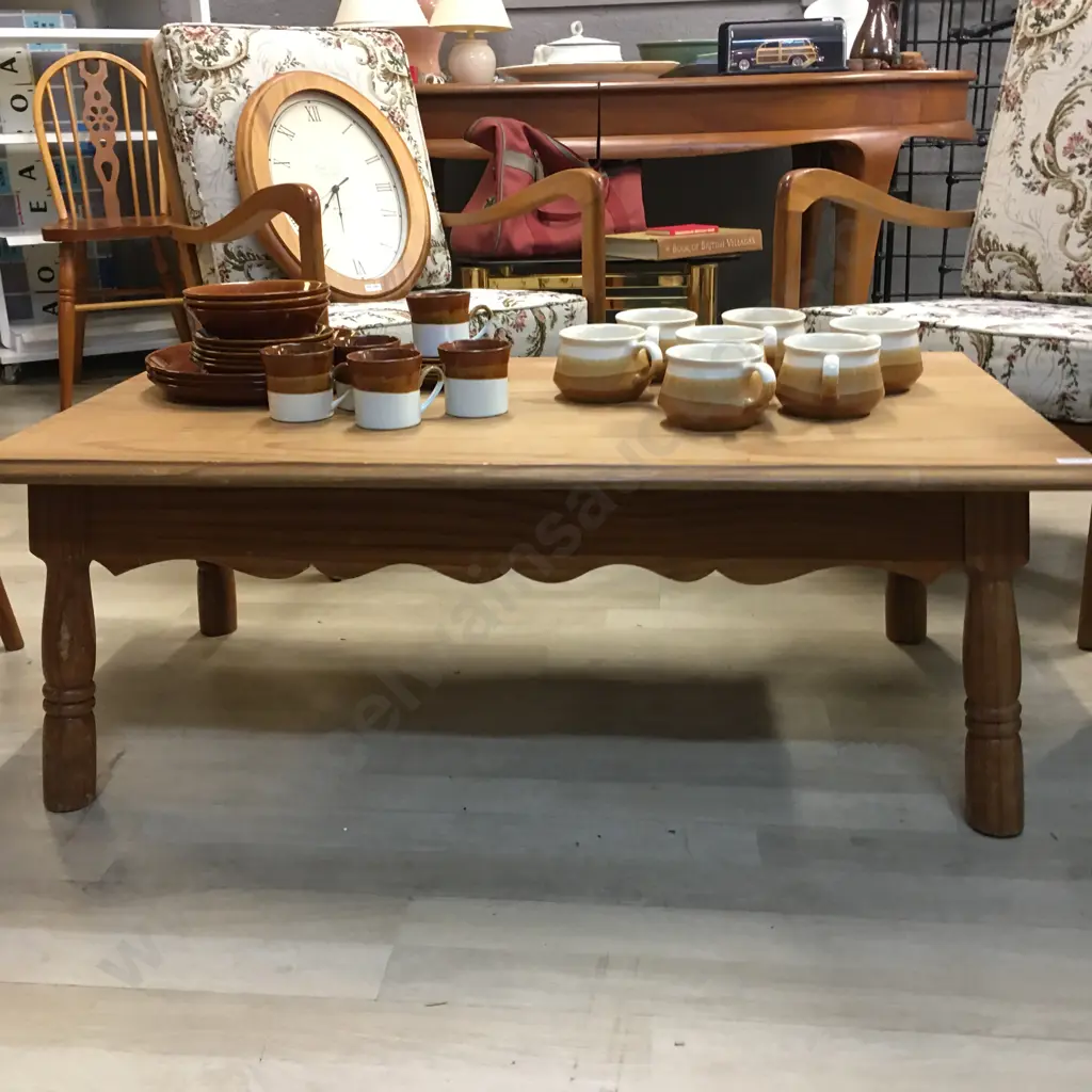 Pine Coffee Table, H38 W107 D56cm Image 1++