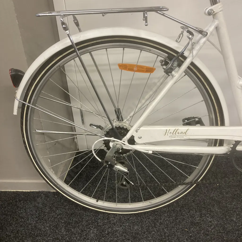 Holland Vintage Cruiser, White With Front Basket Image 1++