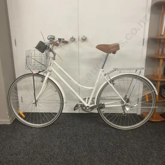 Holland Vintage Cruiser, White With Front Basket