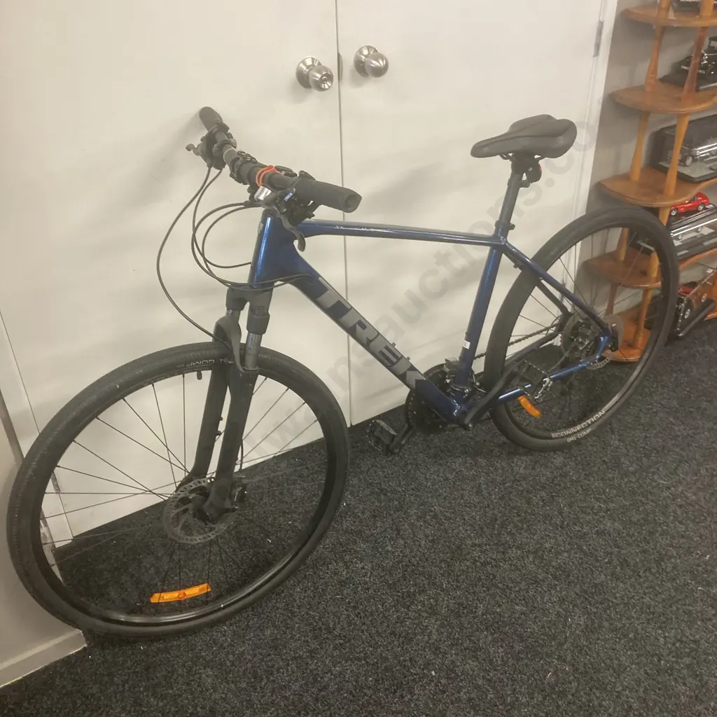 Trek Dual Sport 2 Blue & Silver Colour Mountain Bike Image 1++