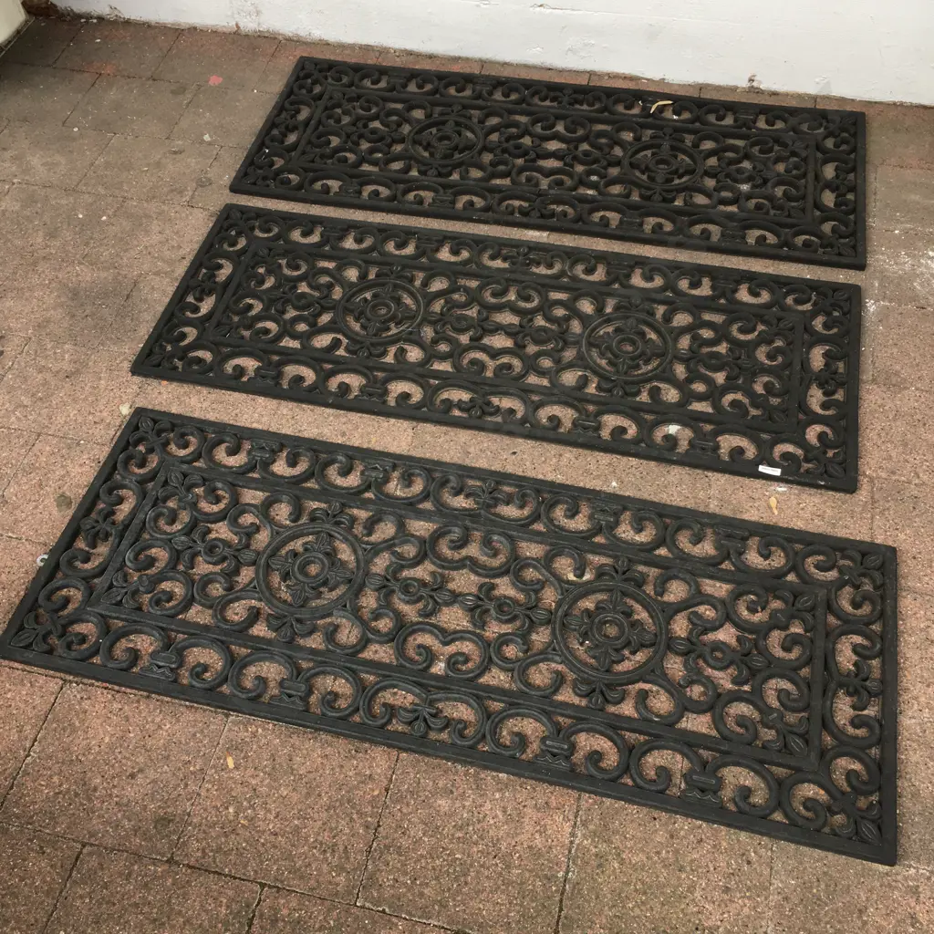 Lot of 3 Rubber Door Mats, 45 x 117cm Image 1++
