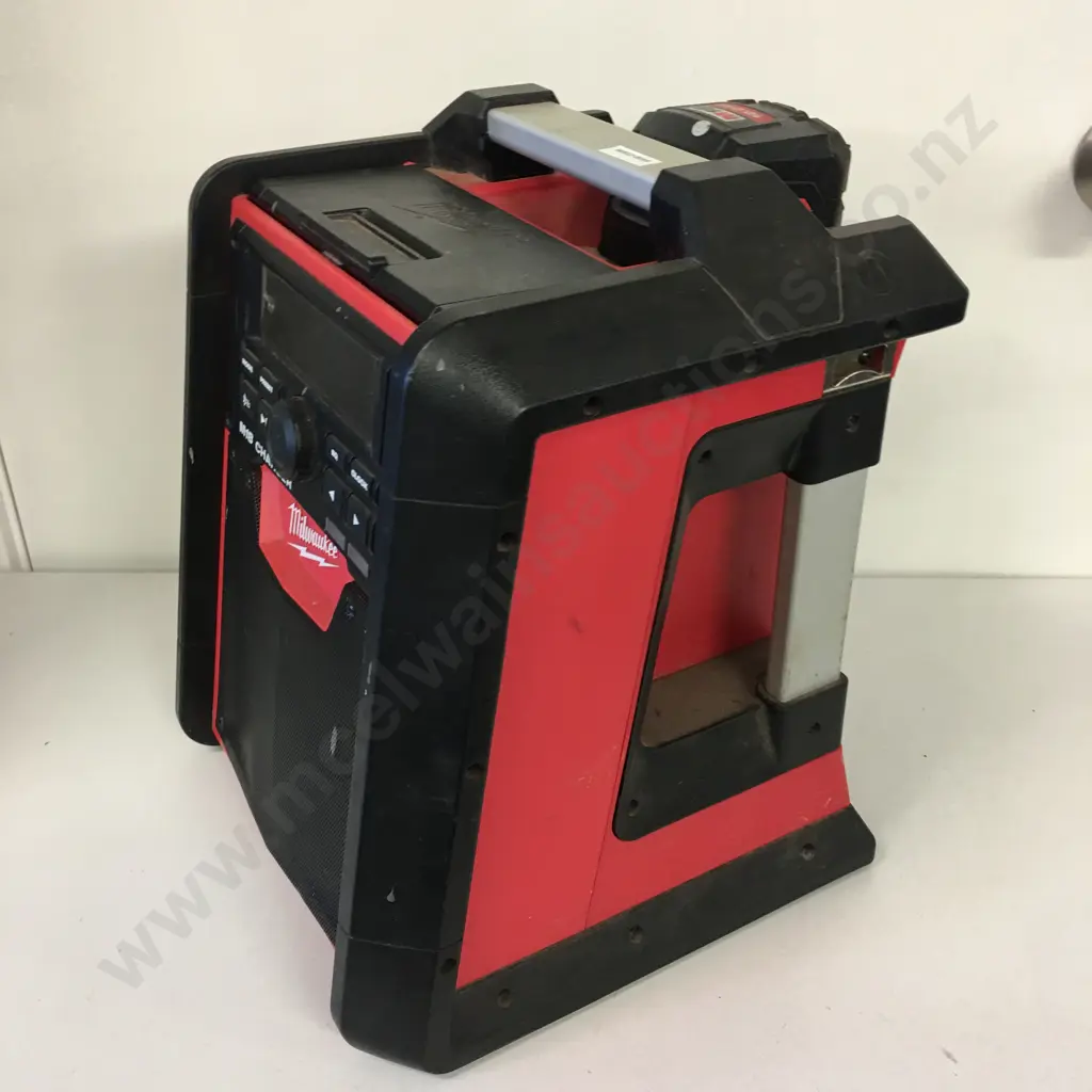 Milwaukee M18 Radio & Charger With Bluetooth & 12.0Ah Battery Image 1++