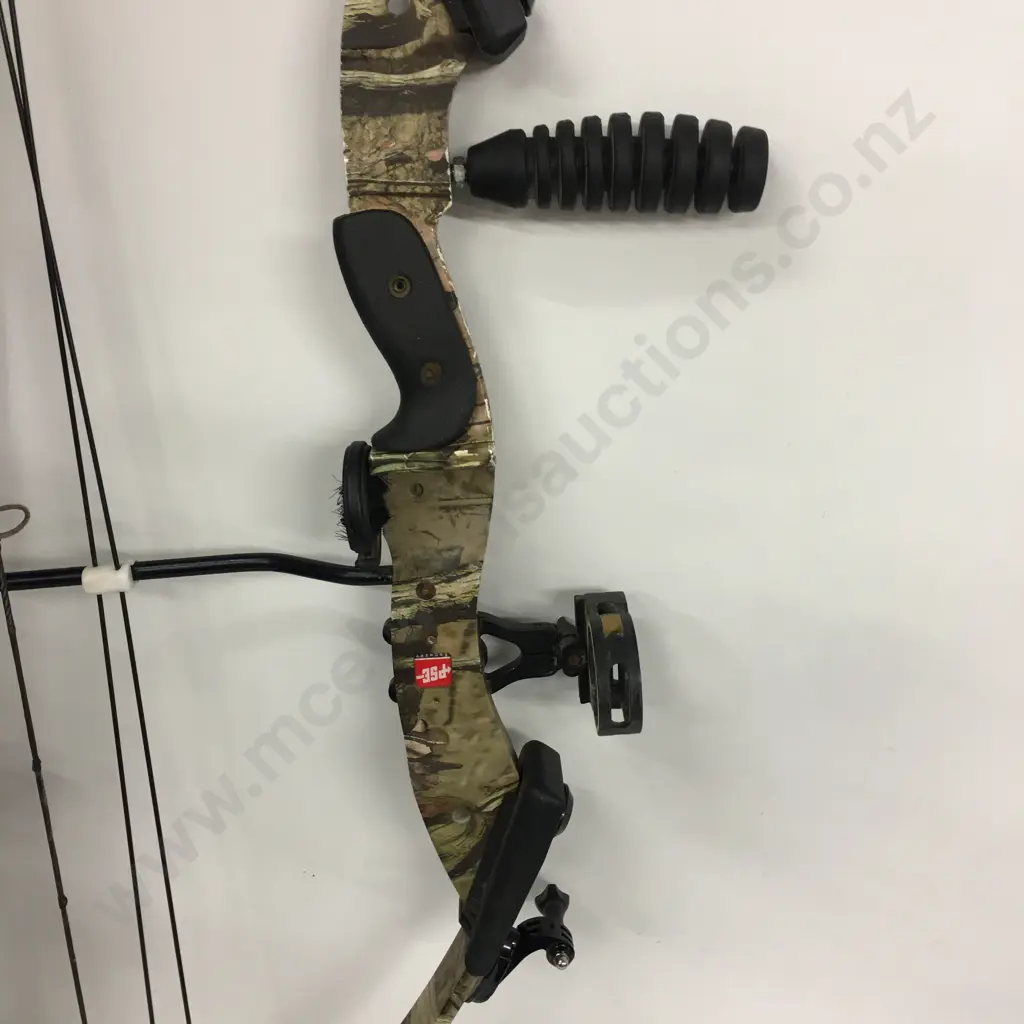 PSE Archery Deer Compound Bow, RH Camo With 3 Arrows & Carrier Image 1++