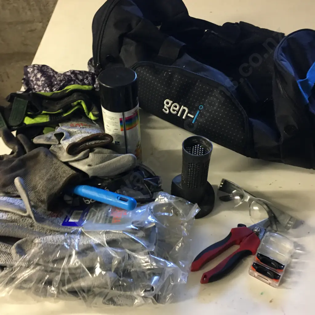 gen-i Cargo Bag, Paint, Gloves, Etc Image 1++