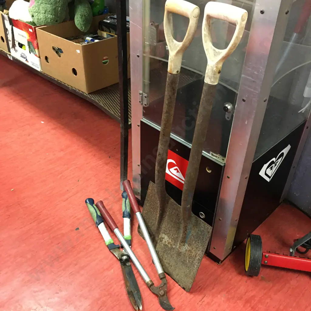 Pair of Garden Spades, Pruners & Loppers Image 1++