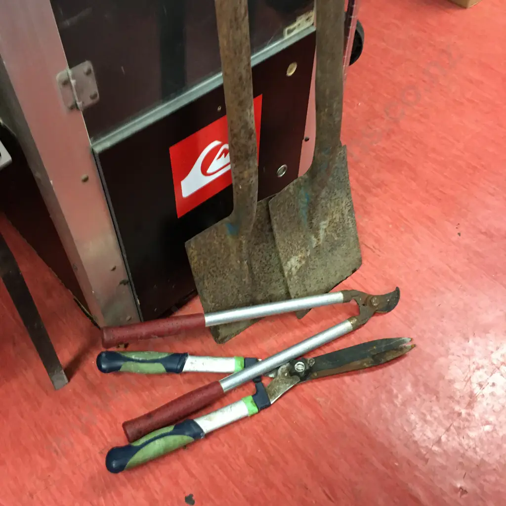 Pair of Garden Spades, Pruners & Loppers Image 1++
