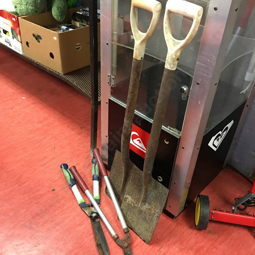 Pair of Garden Spades, Pruners & Loppers Image 1++