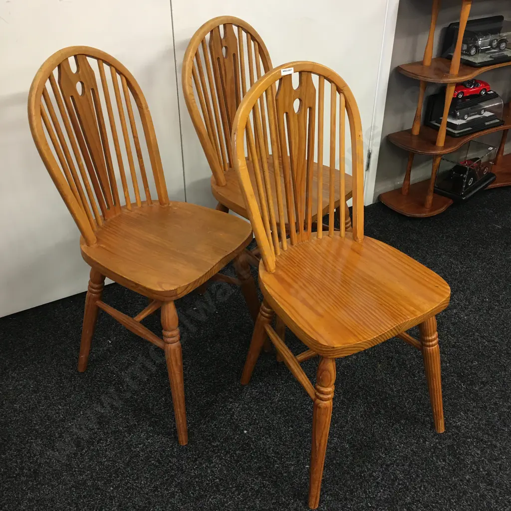 Set of 3 Windsor Dining Chairs Image 1++