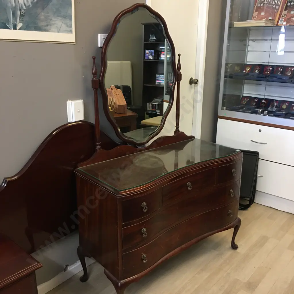 Solid Mahogany 5 Drawer Dressing table, Serpentine Front, Cabriole Legs, With 137cm Headboard Image 1++