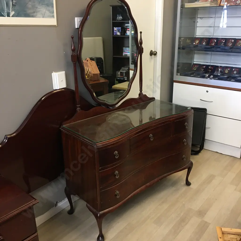 Solid Mahogany 5 Drawer Dressing table, Serpentine Front, Cabriole Legs, With 137cm Headboard Image 1++