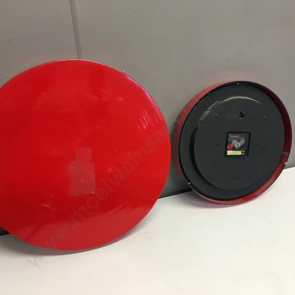 'The Time Company' Red Quartz Clock & Round Serving Tray Image 1++