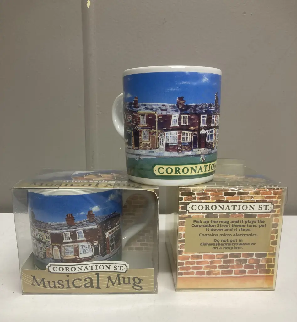 Pair of Musical Coronation Street Mugs, 1995 Granada Television Limited, New In Box Image 1++
