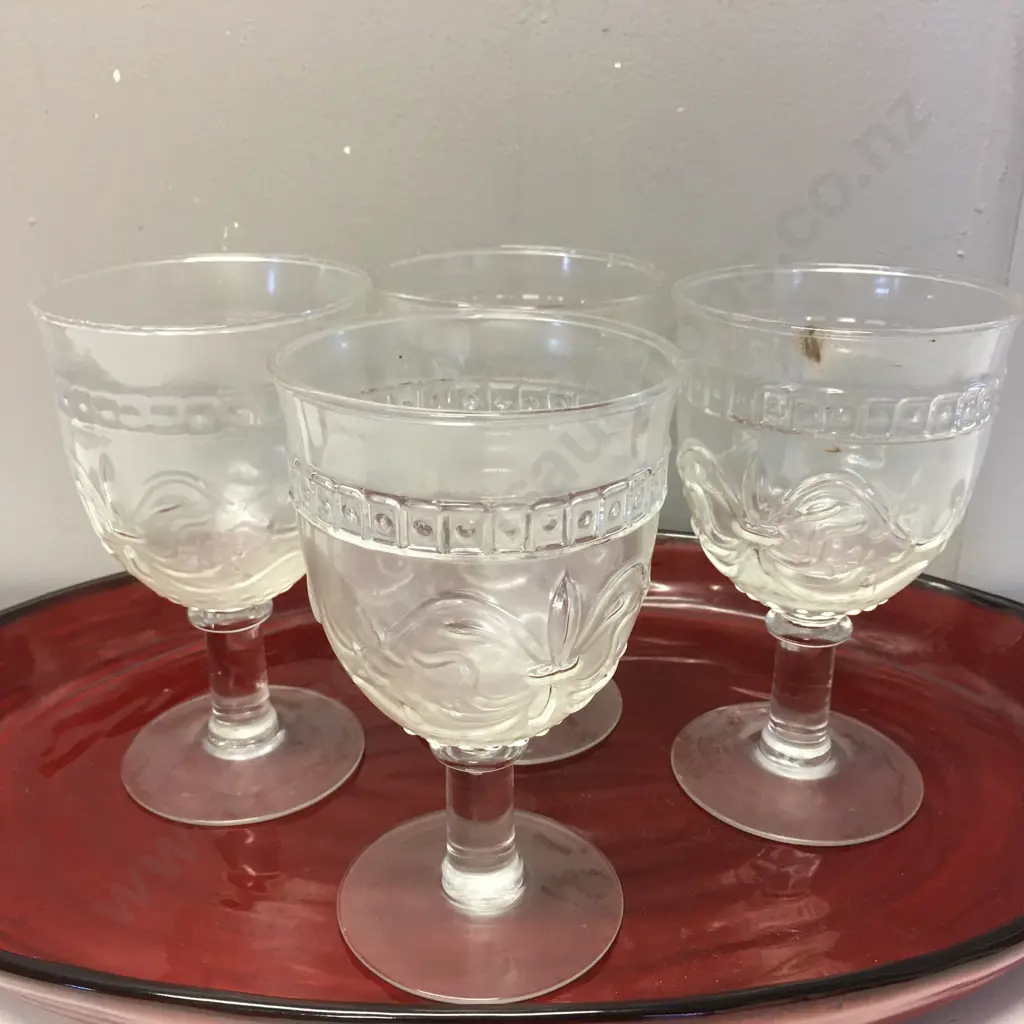 Double Handled Serving Tray & 4 Stemmed Wine Glasses Image 1++