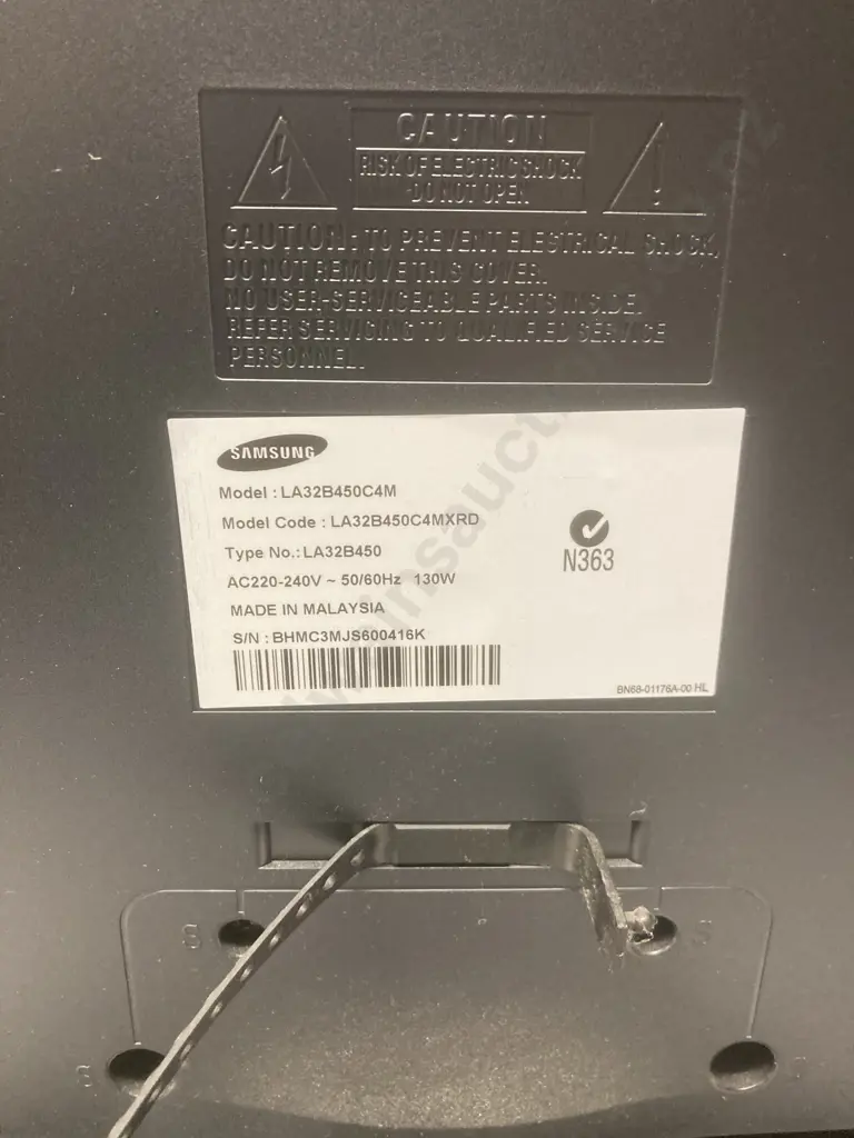 Samsung 32" LCD Tv, Model LA32B450C4M, No Remote Control Image 1++