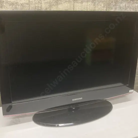 Samsung 32" LCD Tv, Model LA32B450C4M, No Remote Control