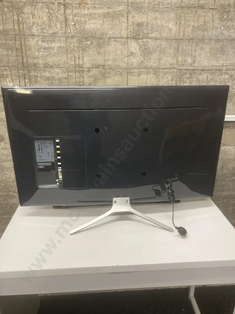 Samsung 40" FHD Flat Smart 40" Tv, Model UA40K5500AS, With Remote Control Image 1++