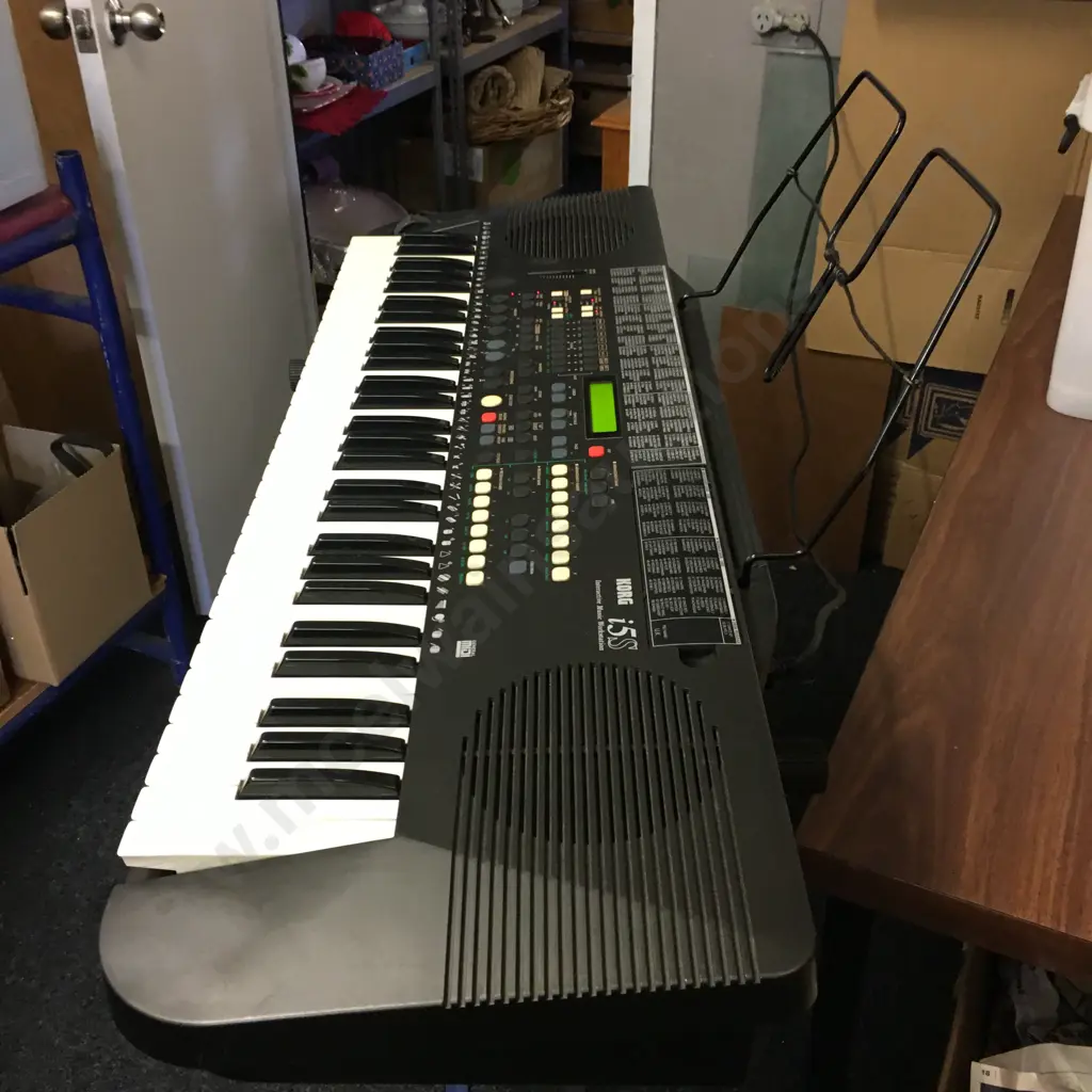 Korg i5S Keyboard With Stand & Soft Case Image 1++