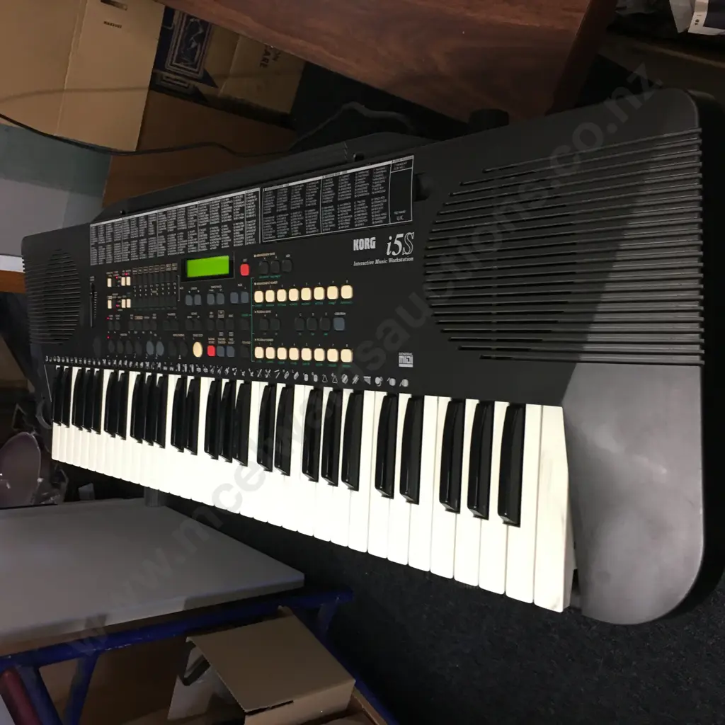 Korg i5S Keyboard With Stand & Soft Case Image 1++