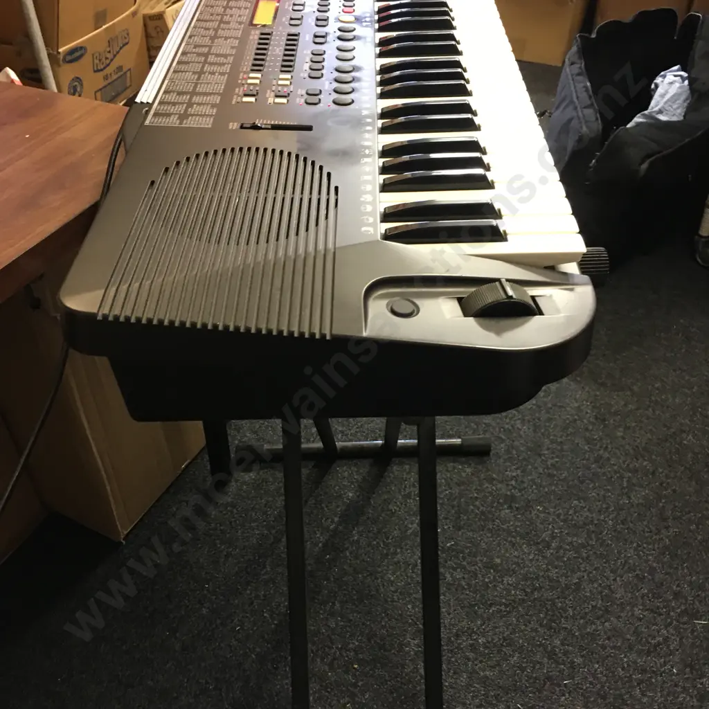 Korg i5S Keyboard With Stand & Soft Case Image 1++