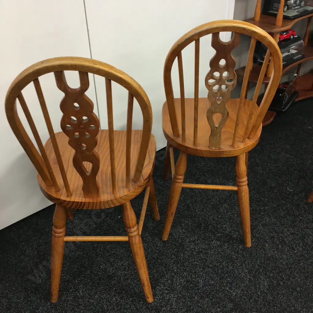 Pair of Vintage Amish Wheel Fiddleback Windsor Dining Room Chairs Image 1++