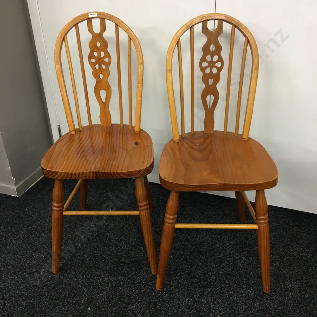 Pair of Vintage Amish Wheel Fiddleback Windsor Dining Room Chairs Image 1++