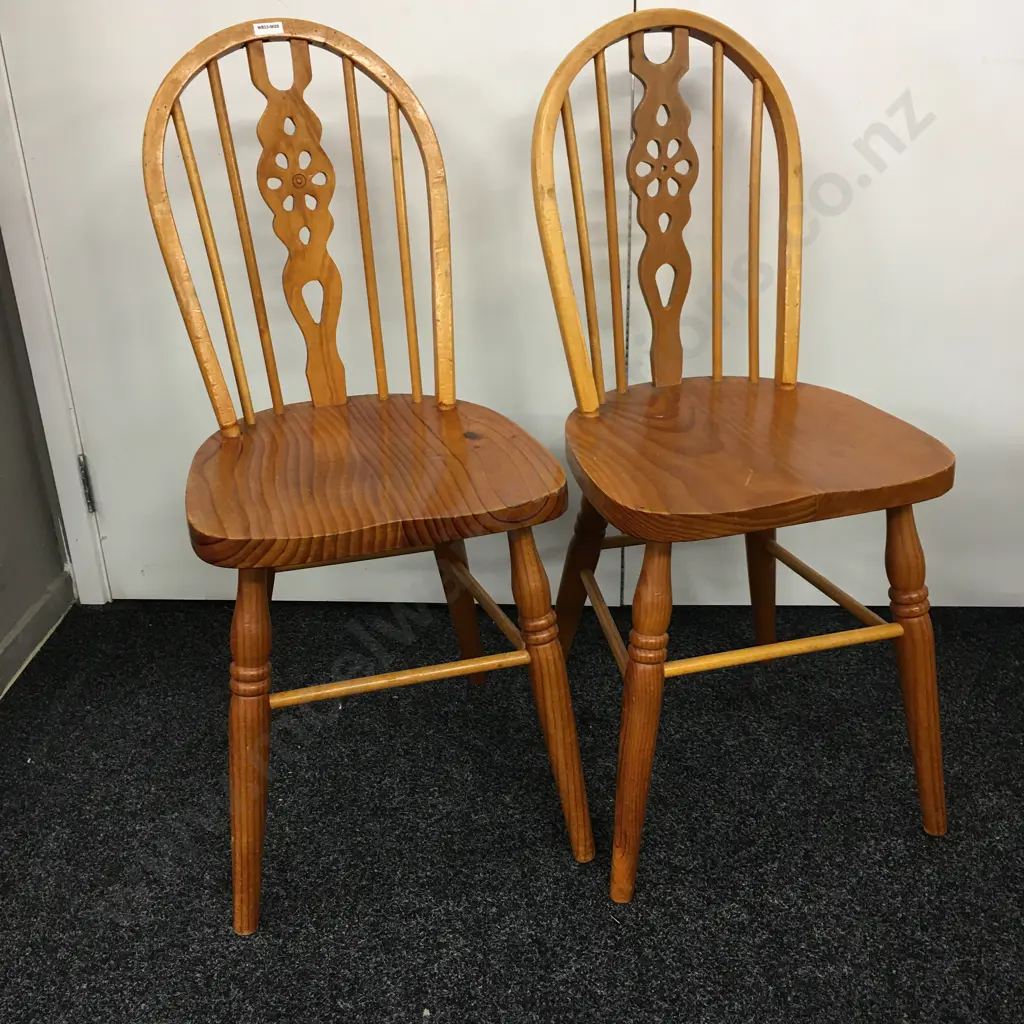 Pair of Vintage Amish Wheel Fiddleback Windsor Dining Room Chairs Image 1++