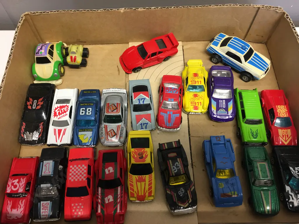 Corgi Juniors Porsche 935 Diecast Toy With Assorted Other Toy Cars Image 1++
