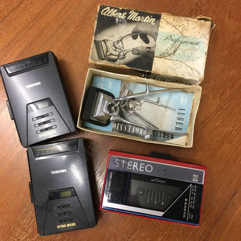 Albert Martin Professional Hair Clippers With Box & Manual, 3 x Vintage Cassette Players Image 1++