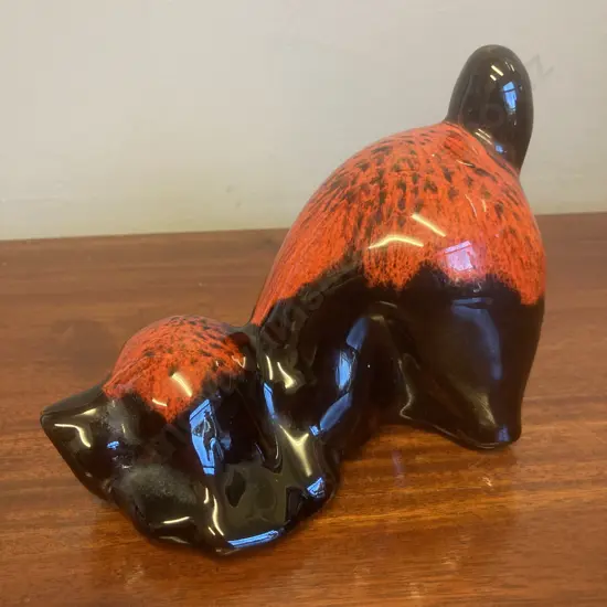 1960s Canuck Pottery Evangeline Ware Canada Pottery Red & Black Dog, 11 x 15.5cm