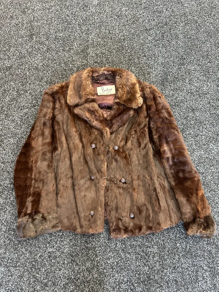 Vintage Fur Coat  Baileys For Furs Perth Dark Brown Size Small To Medium Image 1++