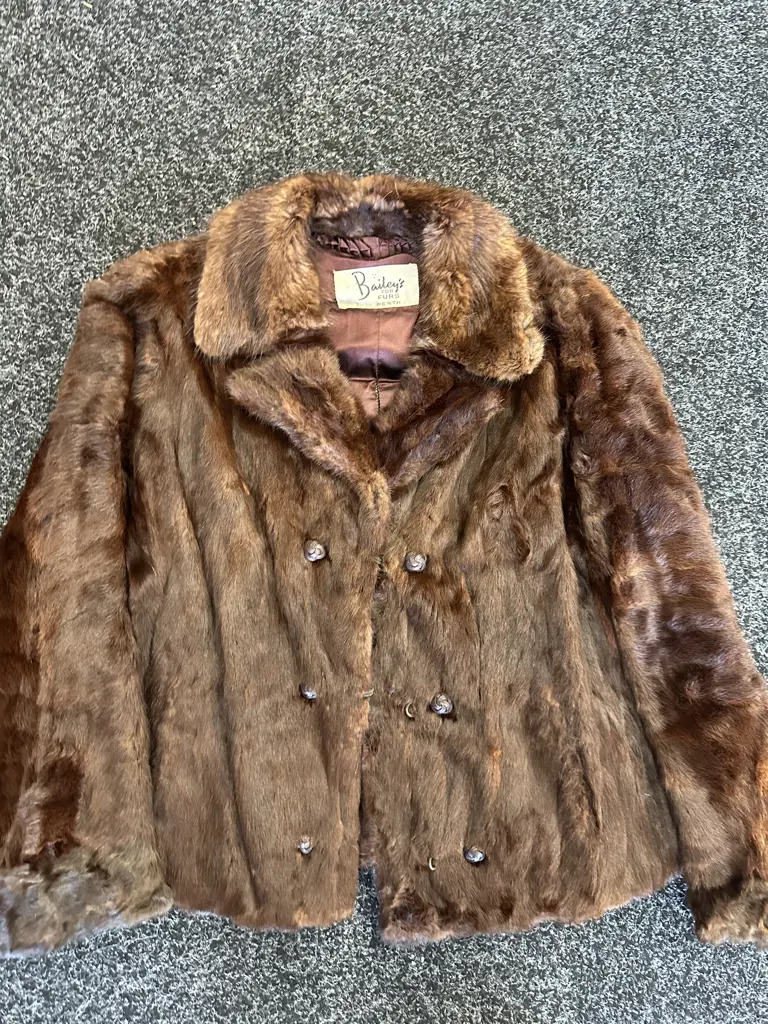 Vintage Fur Coat  Baileys For Furs Perth Dark Brown Size Small To Medium Image 1++