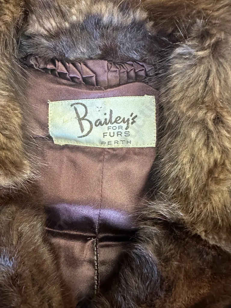 Vintage Fur Coat  Baileys For Furs Perth Dark Brown Size Small To Medium Image 1++