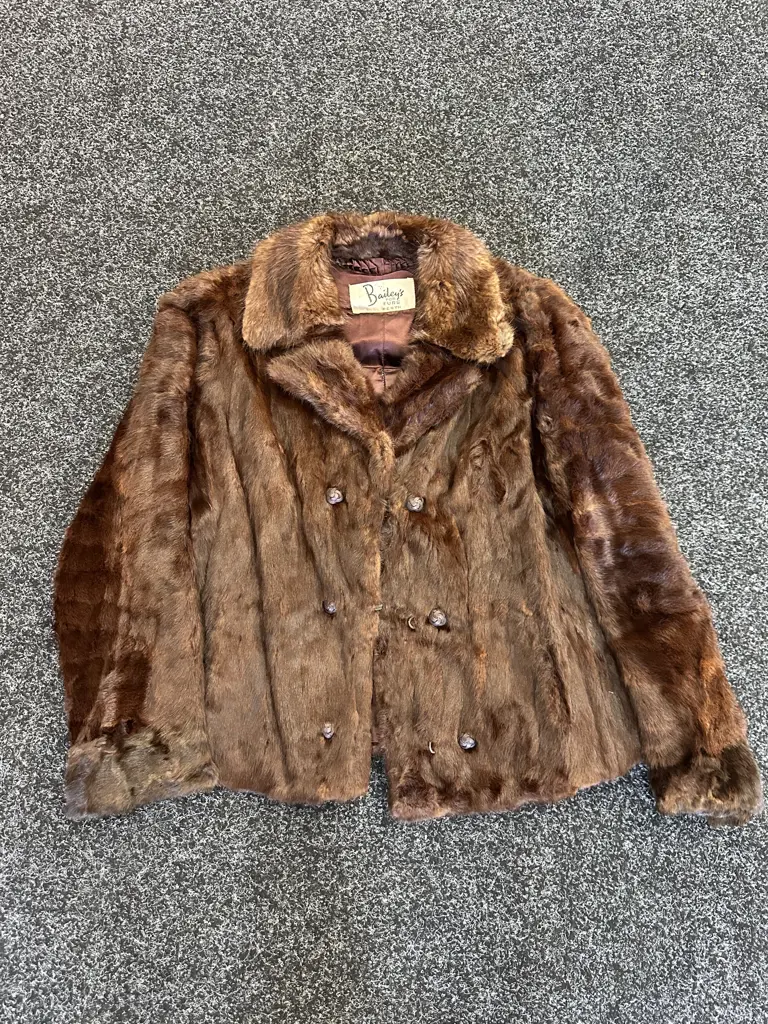 Vintage Fur Coat  Baileys For Furs Perth Dark Brown Size Small To Medium Image 1++