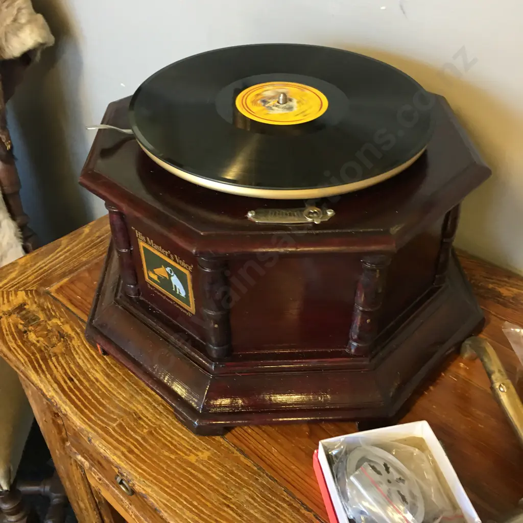 "His Masters Voice Gramophone" Image 1++