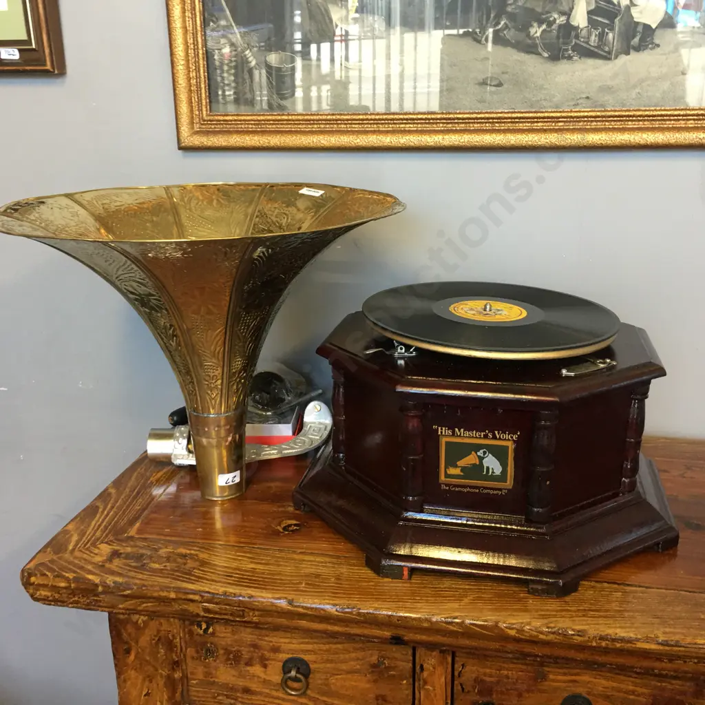 "His Masters Voice Gramophone" Image 1++