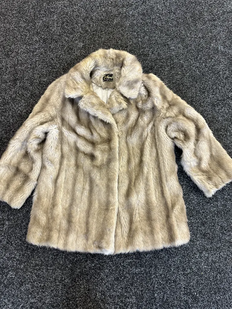 Vintage New Zealand Faux Fur Coat Size 16 Image 1++