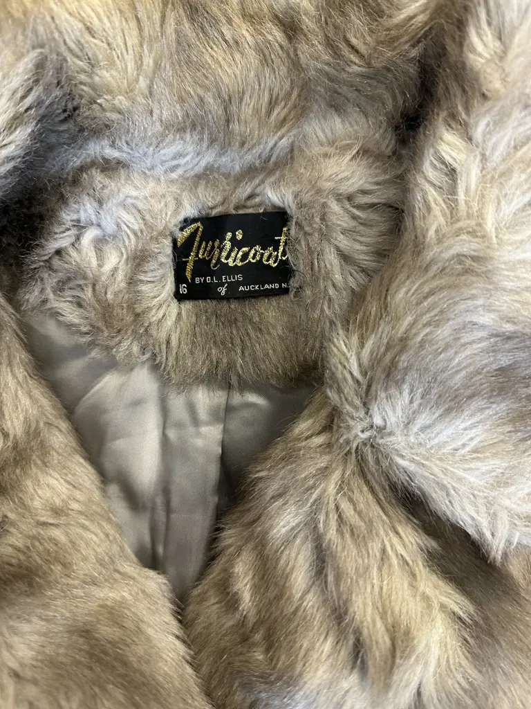 Vintage New Zealand Faux Fur Coat Size 16 Image 1++