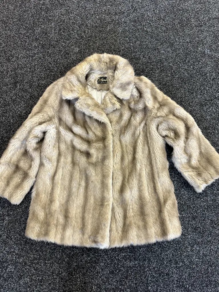 Vintage New Zealand Faux Fur Coat Size 16 Image 1++