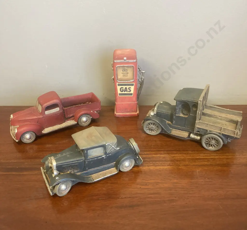 Keypoint 5" Resin Red Gas Pump, Vintage Style With Pick-up & Car Figurines Image 1++