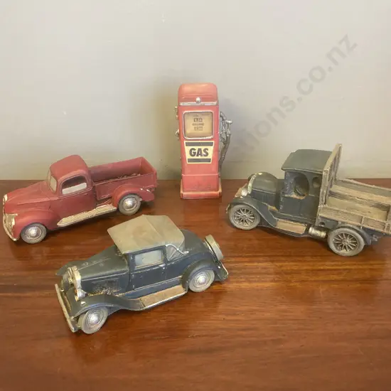 Keypoint 5" Resin Red Gas Pump, Vintage Style With Pick-up & Car Figurines