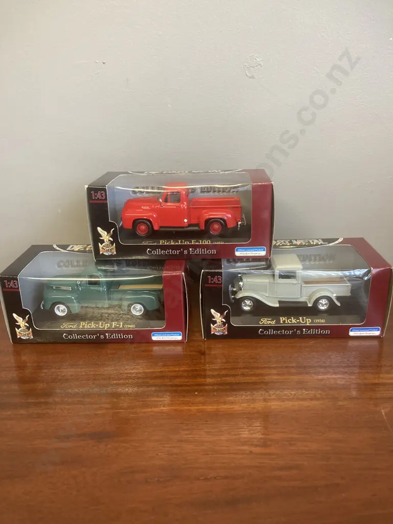 Ford Pick-Ups - 1934, 1948 & 1953, 1:43 Diecast Road Signature Collection Image 1++