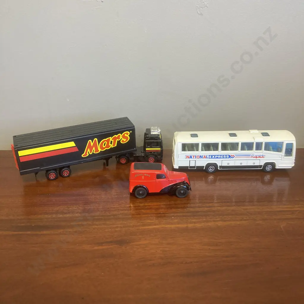 Vintage Corgi Fordson 5CWT Van Royal Mail, Plaxtons Paramount 3500 National Express & Volvo Mars Container Truck Image 1++