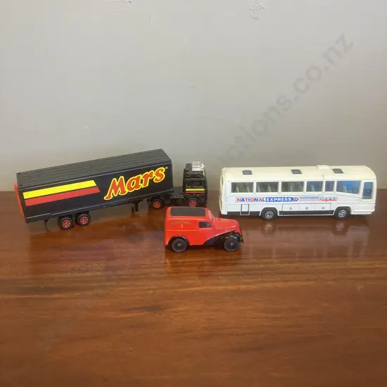 Vintage Corgi Fordson 5CWT Van Royal Mail, Plaxtons Paramount 3500 National Express & Volvo Mars Container Truck