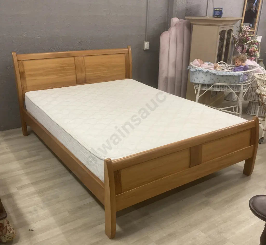 Danske Mobler Queen Size Bed - Solid Rimu Flexislat Bed Frame With a Sleepmaker Duracoil Capri Mattress Image 1++