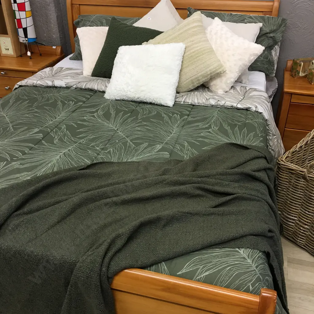 Queen Size Duvet Cover, Throw, Inner, Mattress Protector, Pillows, Pillow Cases & Assorted Cushions Image 1++