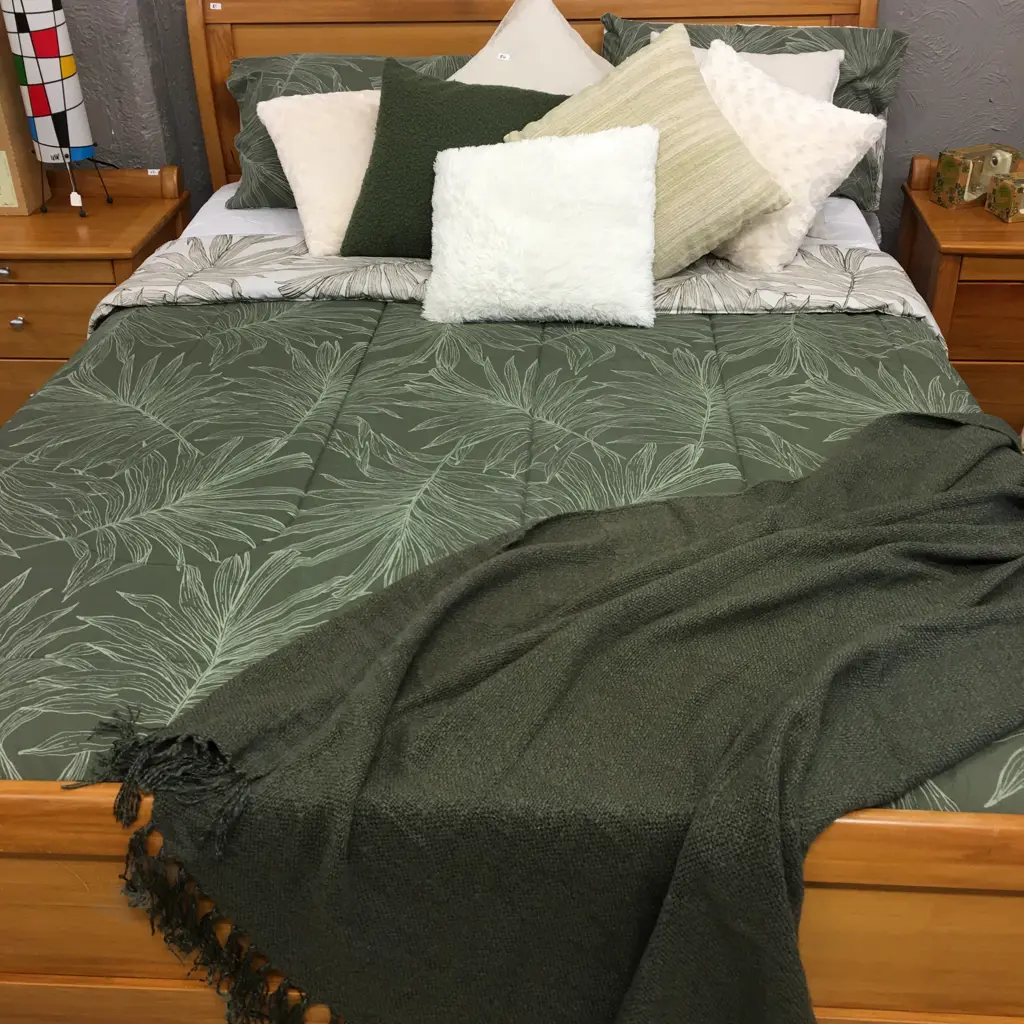 Queen Size Duvet Cover, Throw, Inner, Mattress Protector, Pillows, Pillow Cases & Assorted Cushions Image 1++