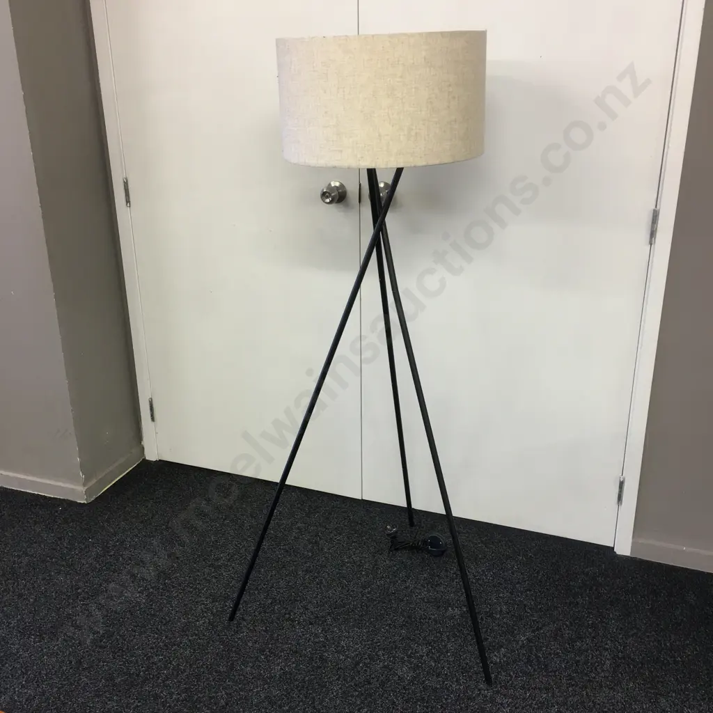 Tripod Floor Lamp With Linen Look Shade, H150cm Image 1++