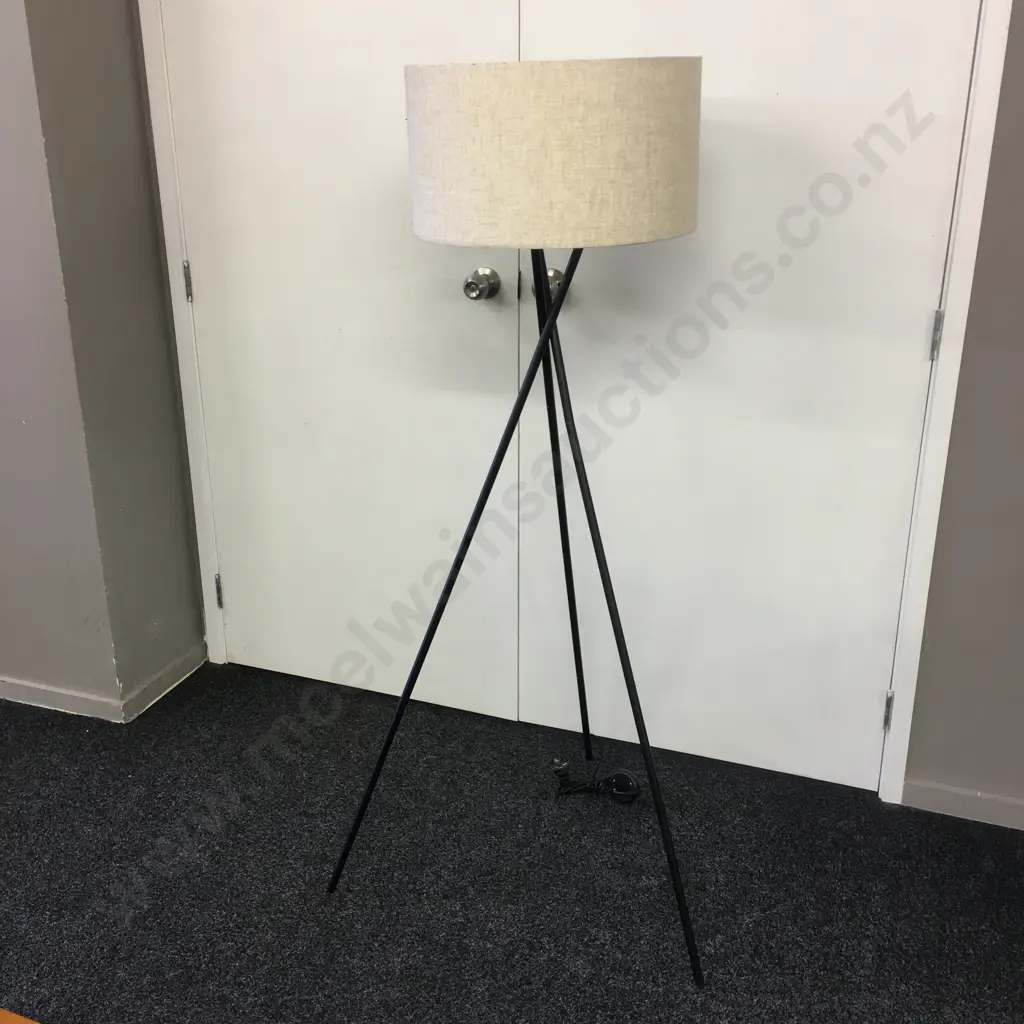 Tripod Floor Lamp With Linen Look Shade, H150cm Image 1++