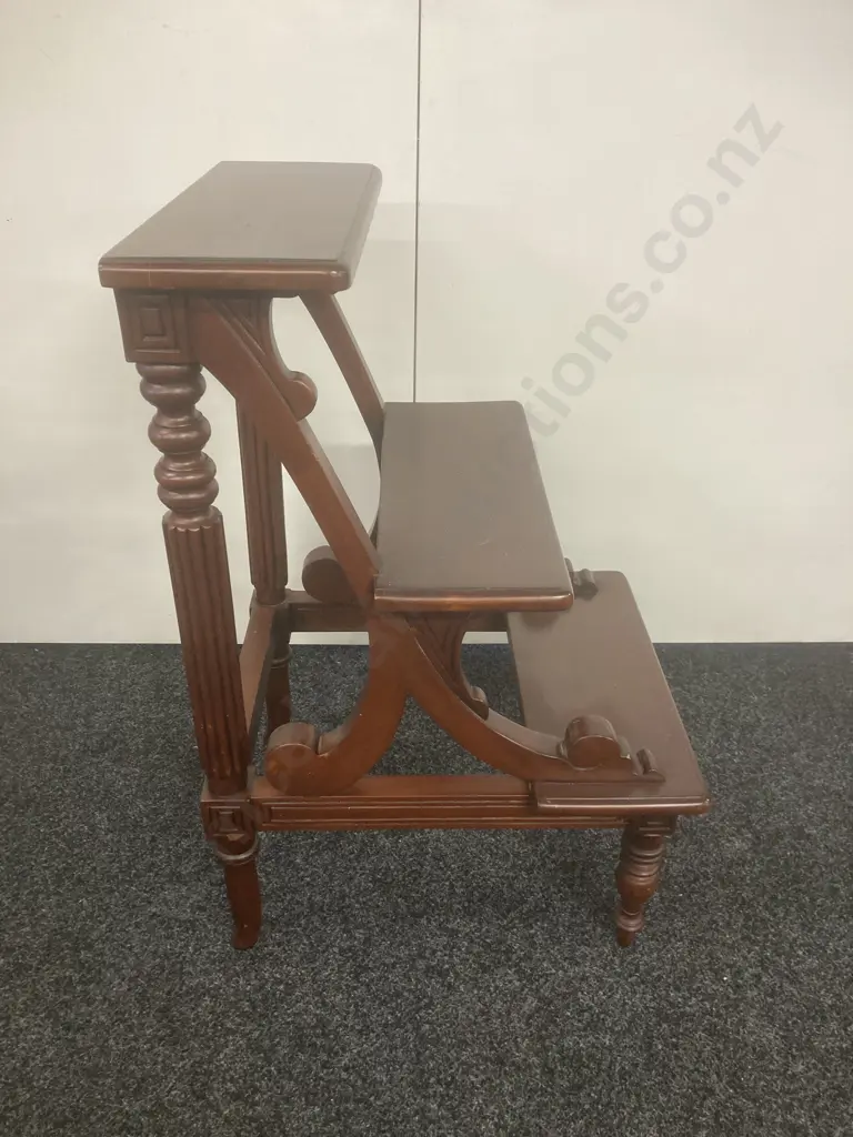 20th Century Reproduction Mahogany Set of Library Steps, On Turned Legs, H80 W45 D54cm Image 1++