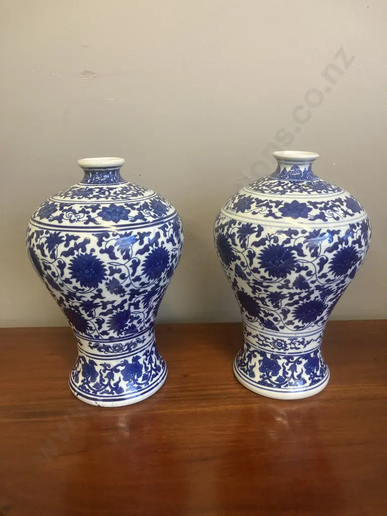 Pair of Chinese Blue & White Vases, 27cm Image 1++